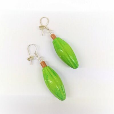 Aretes de madera con forma de mazorca